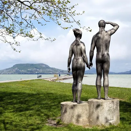 In - Balaton 19491 Casa de Férias Balatonmáriafürdő